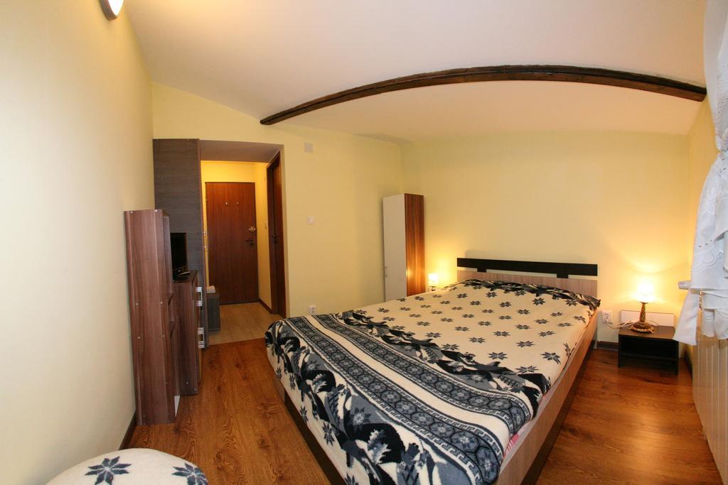 La Buni Buşteni Chambre photo