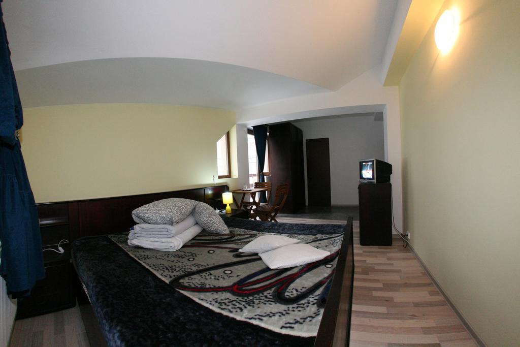 La Buni Buşteni Chambre photo