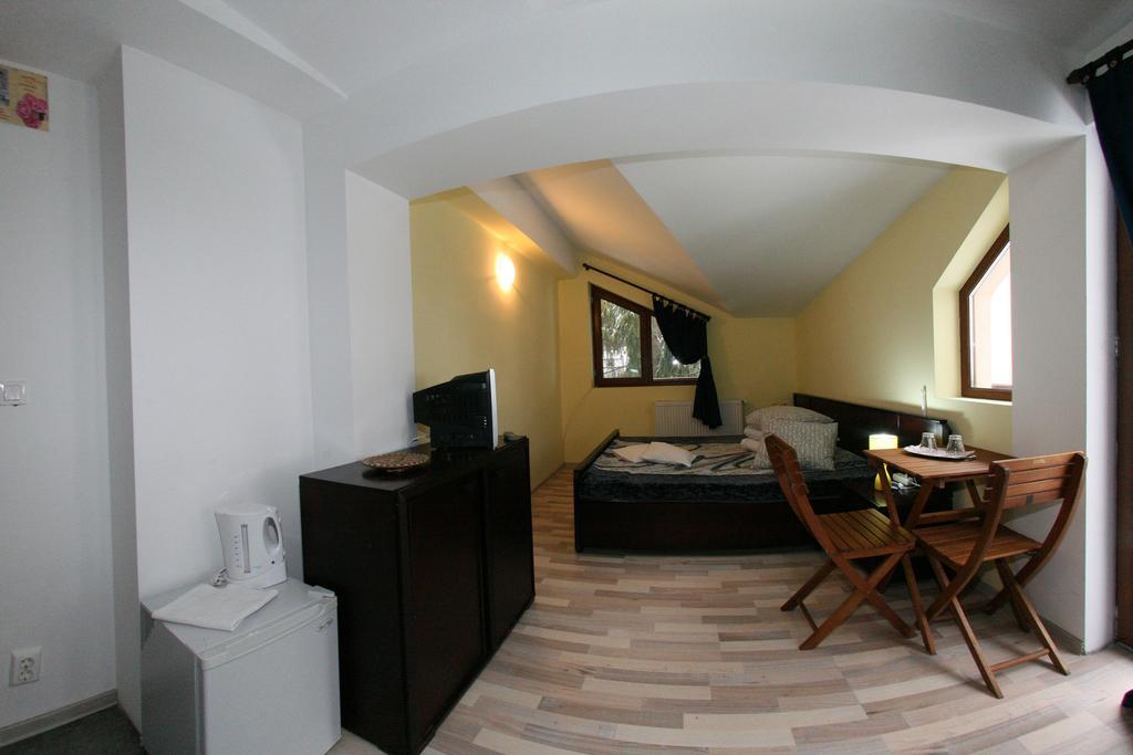 La Buni Buşteni Chambre photo