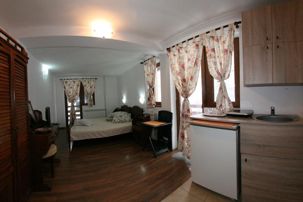 La Buni Buşteni Extérieur photo