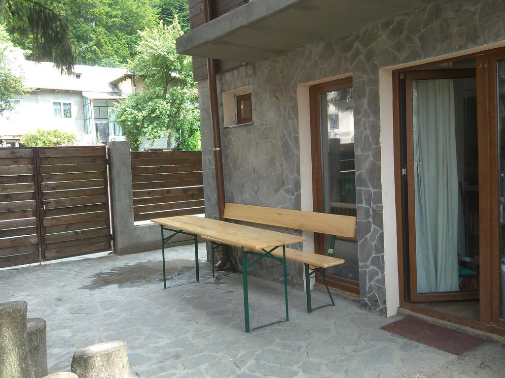 La Buni Buşteni Extérieur photo